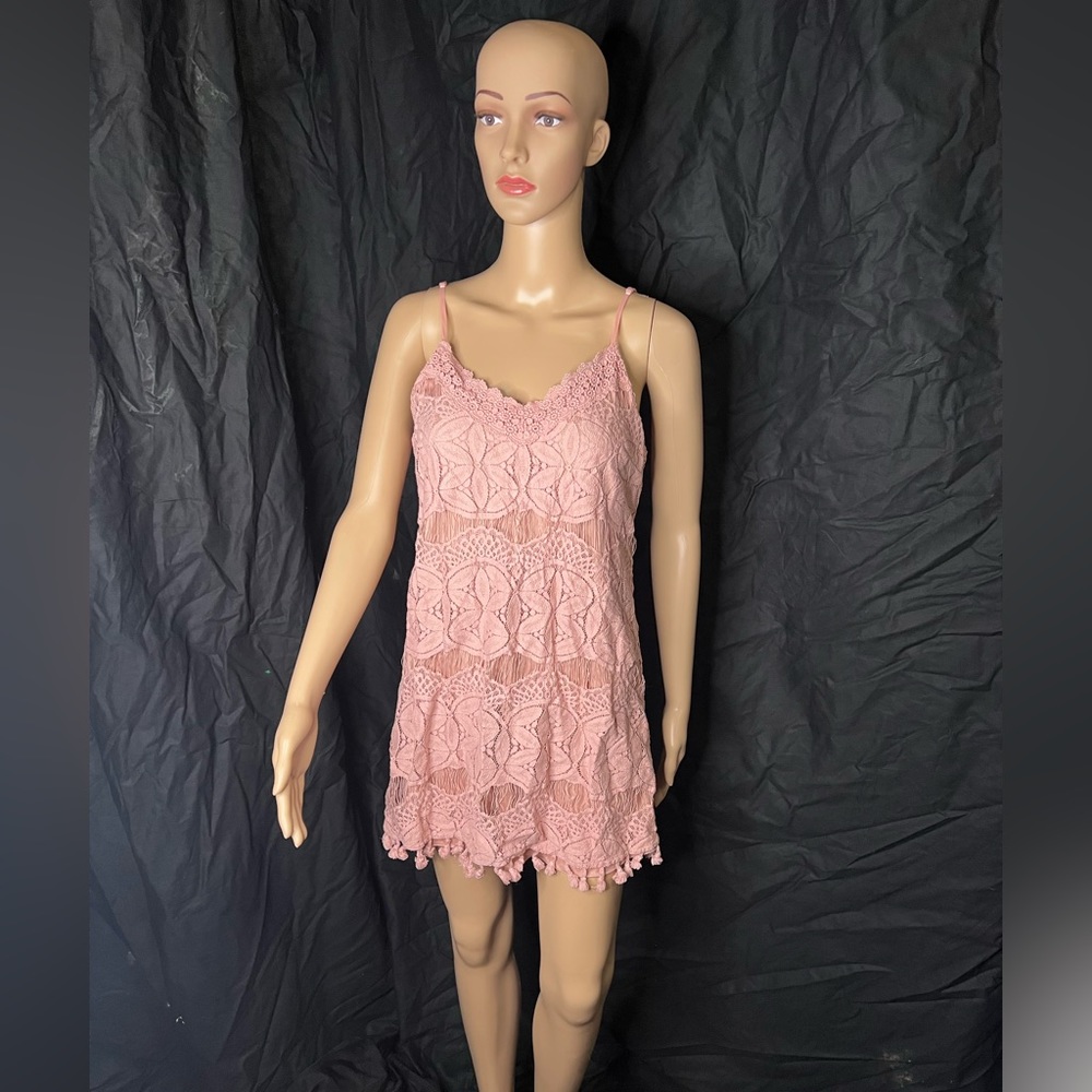 Speechless dress size large (fits more like a small)  soft pink color.